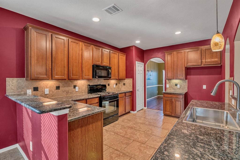 2402 Leslie Lane