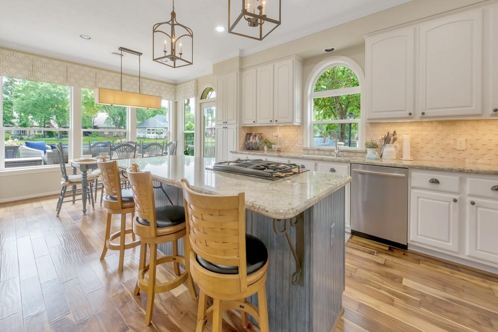 1845 Lake Terrace Court, The Woodlands, Texas image 4