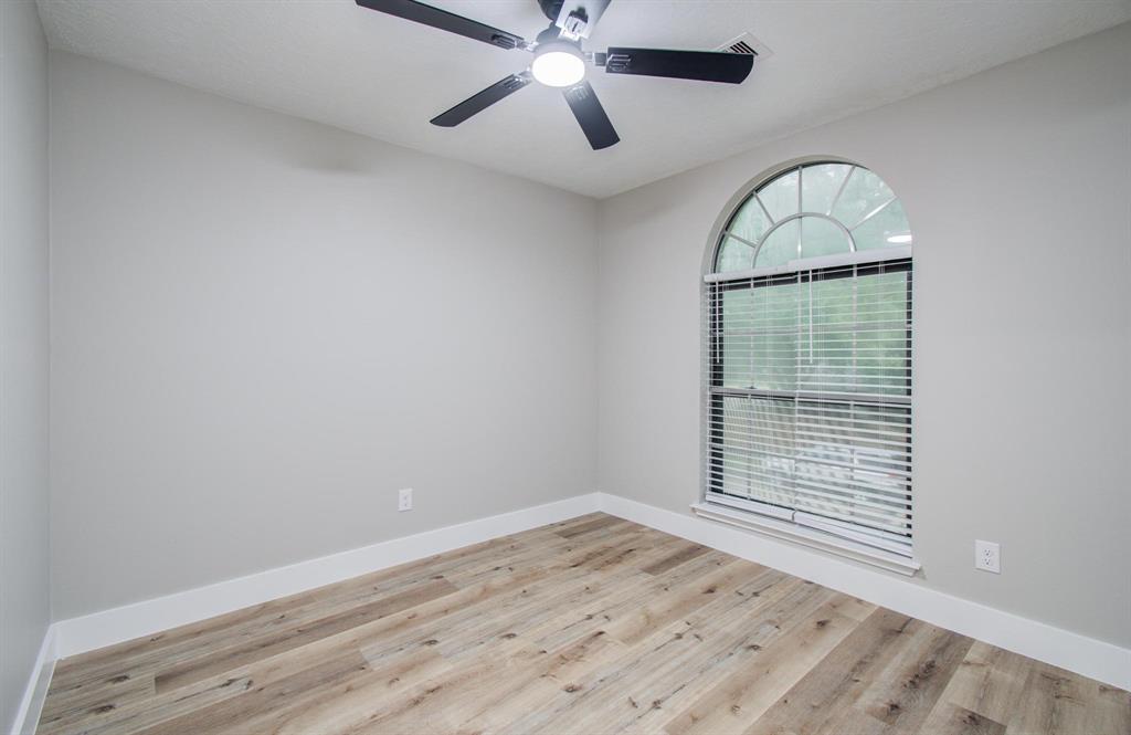4606 Antique Meadows Drive, Friendswood, Texas image 23