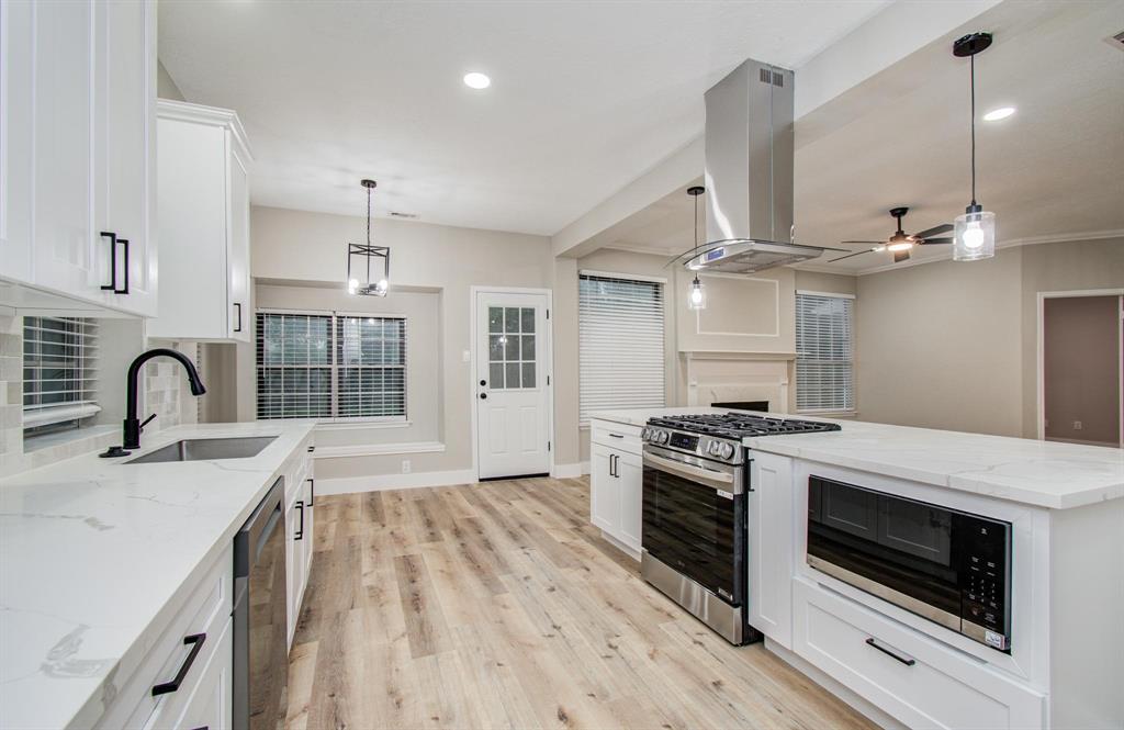 4606 Antique Meadows Drive, Friendswood, Texas image 8