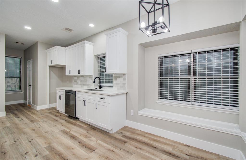 4606 Antique Meadows Drive, Friendswood, Texas image 13