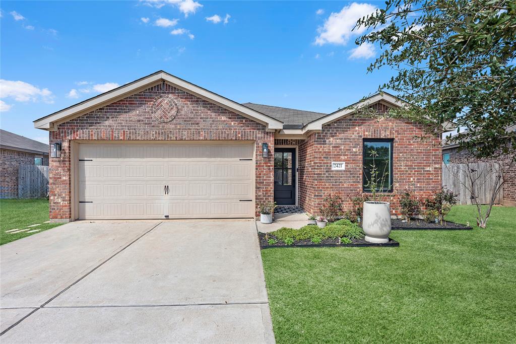 2421 Nautica Terrace Drive, La Marque, Texas image 1