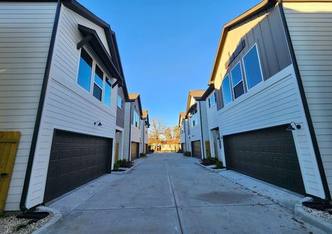 615 Northew Street J Houston TX 77091