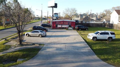 101 & 103 Amundsen Street Houston TX 77009