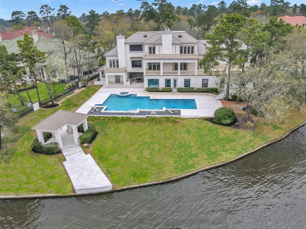 10 W Isle Place