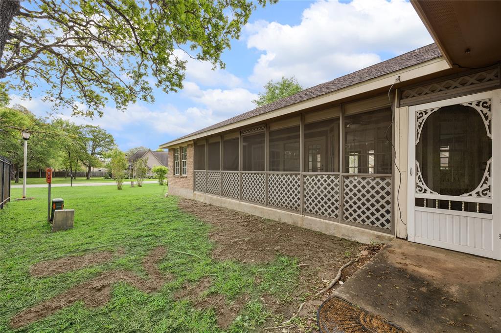 114 Park Place, La Grange, Texas image 16