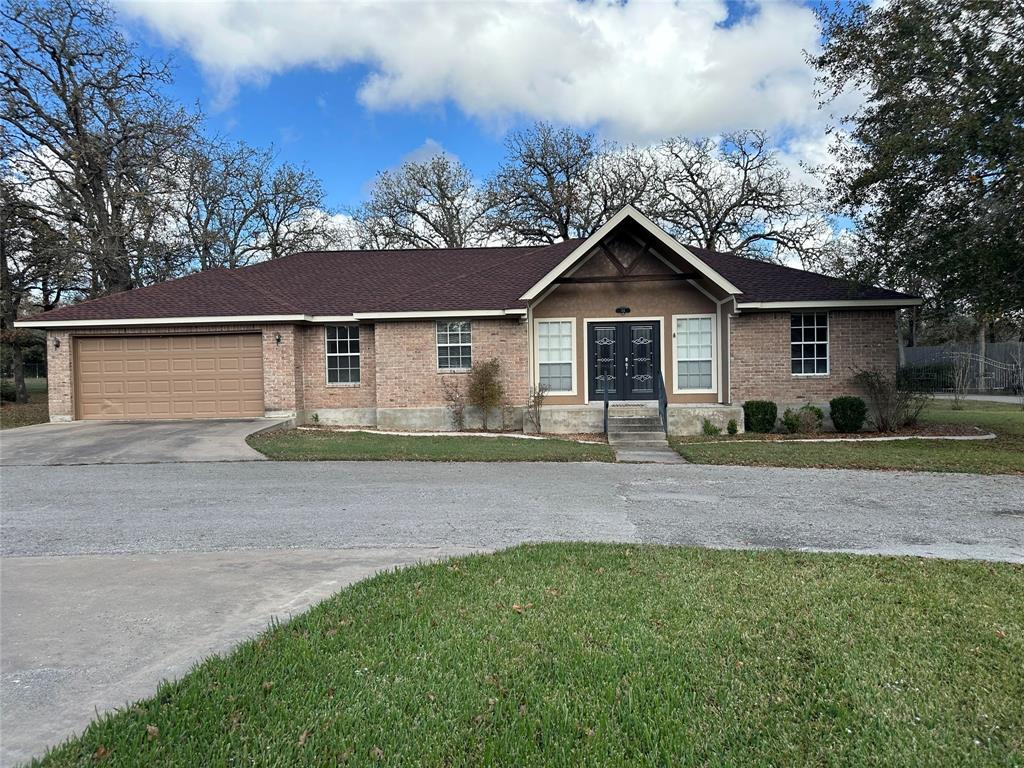 114 Park Place, La Grange, Texas image 1