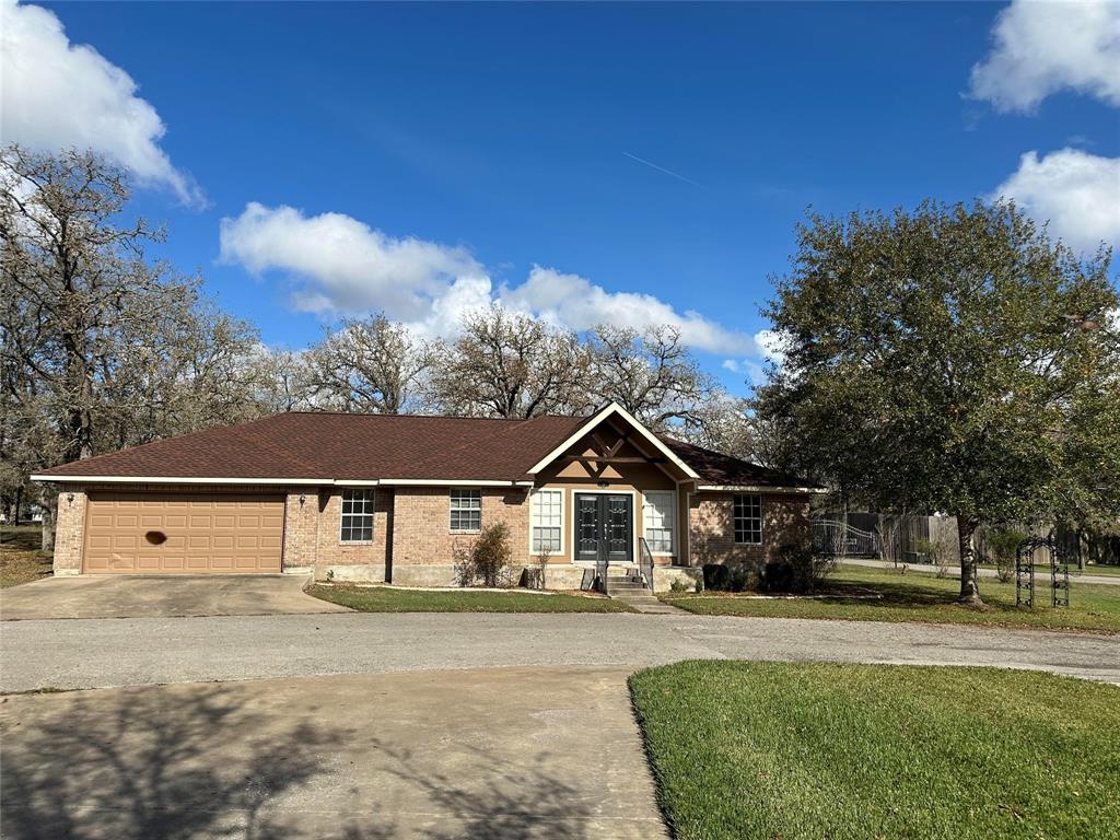 114 Park Place, La Grange, Texas image 3