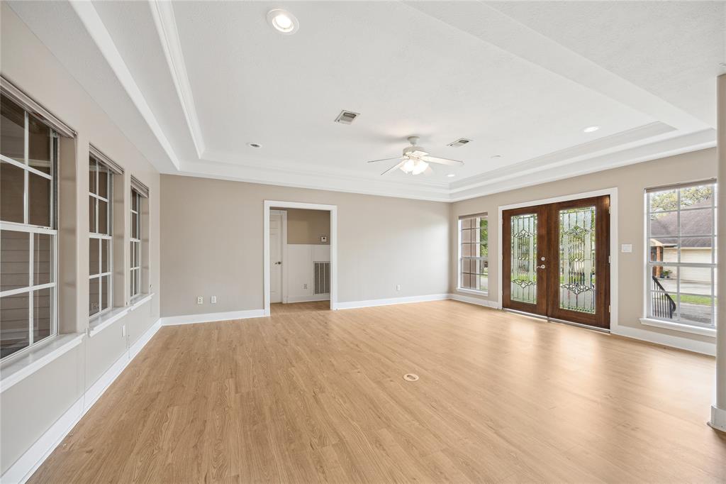 114 Park Place, La Grange, Texas image 2