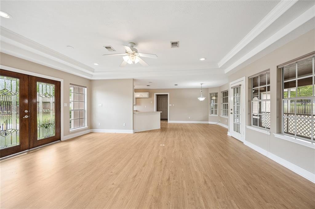 114 Park Place, La Grange, Texas image 3