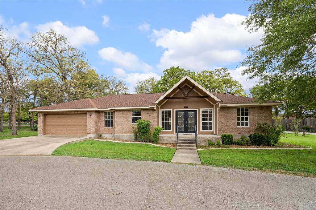 114 Park Place, La Grange, Texas image 1