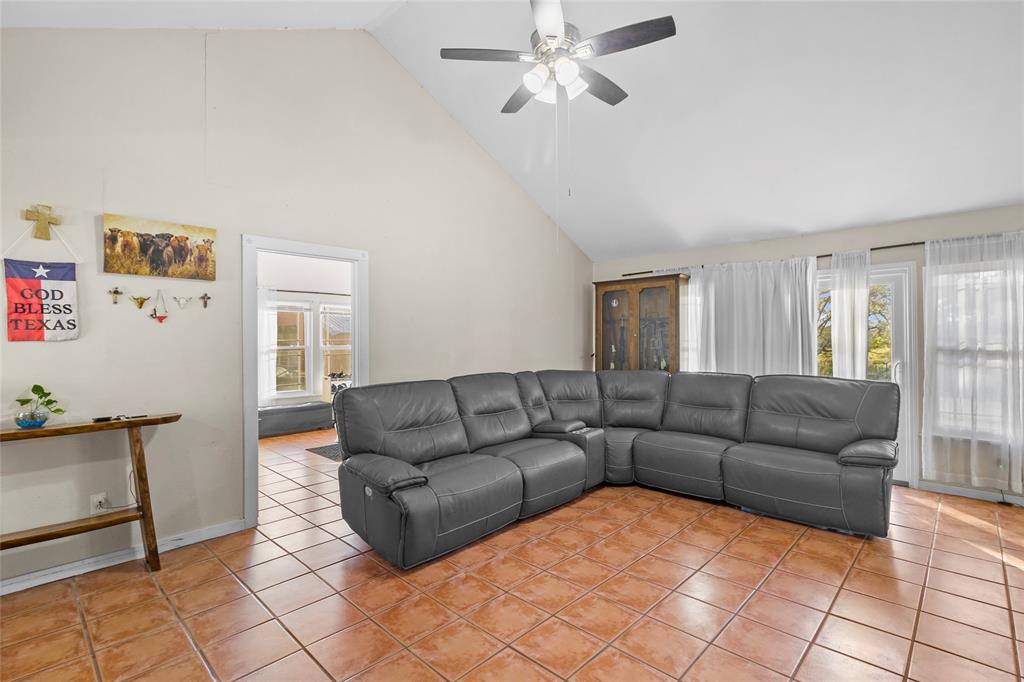 14 Louis Voan Road, Huntsville, Texas image 9