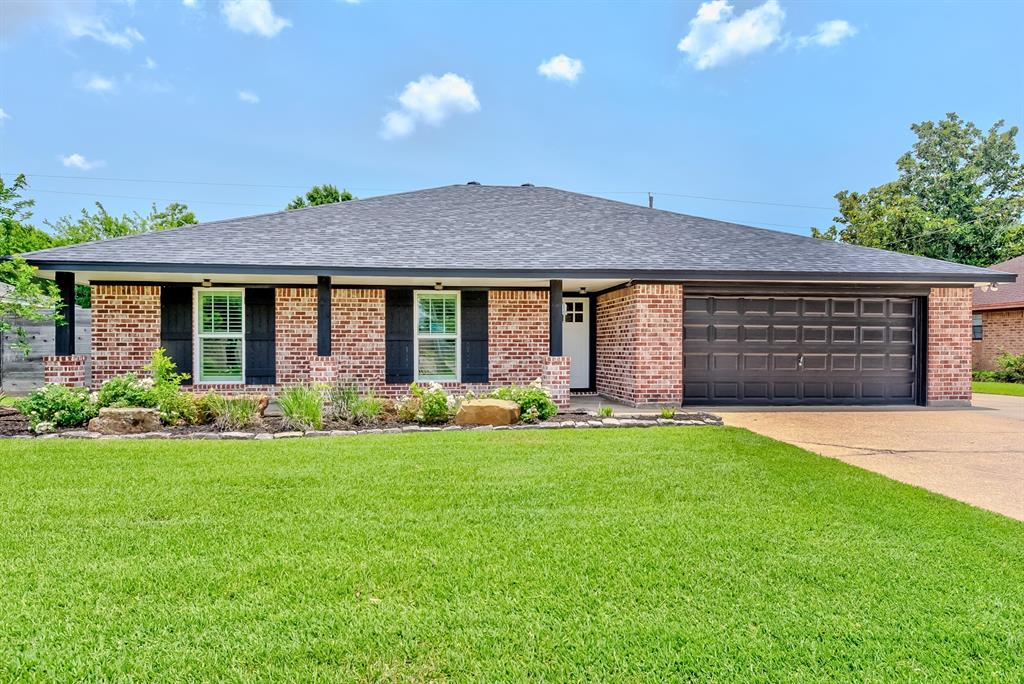 2325 Patricia Lane, Port Neches, Texas image 1