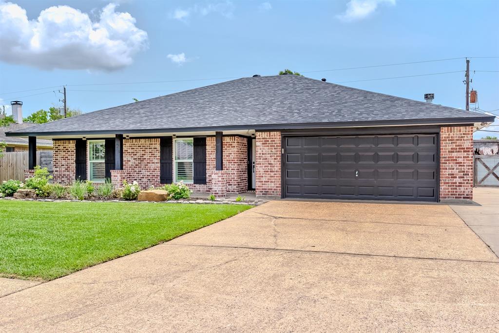 2325 Patricia Lane, Port Neches, Texas image 2