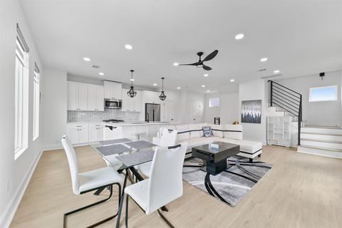 Photo of 104 E 44th Street #A, Houston, TX 77018 (MLS # 2908092)