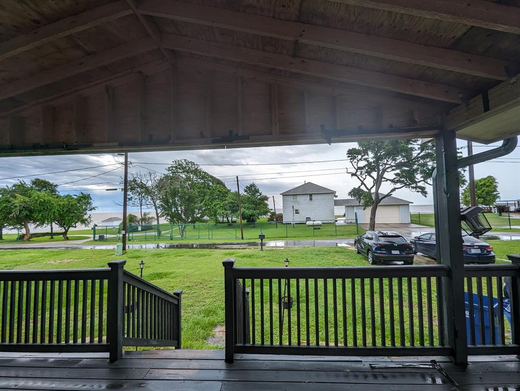 10031 N Walker Lane, Beach City, Texas image 3