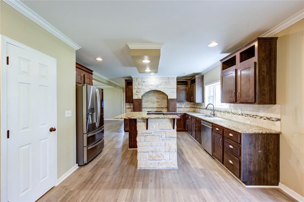 10031 N Walker Lane, Beach City, Texas image 16