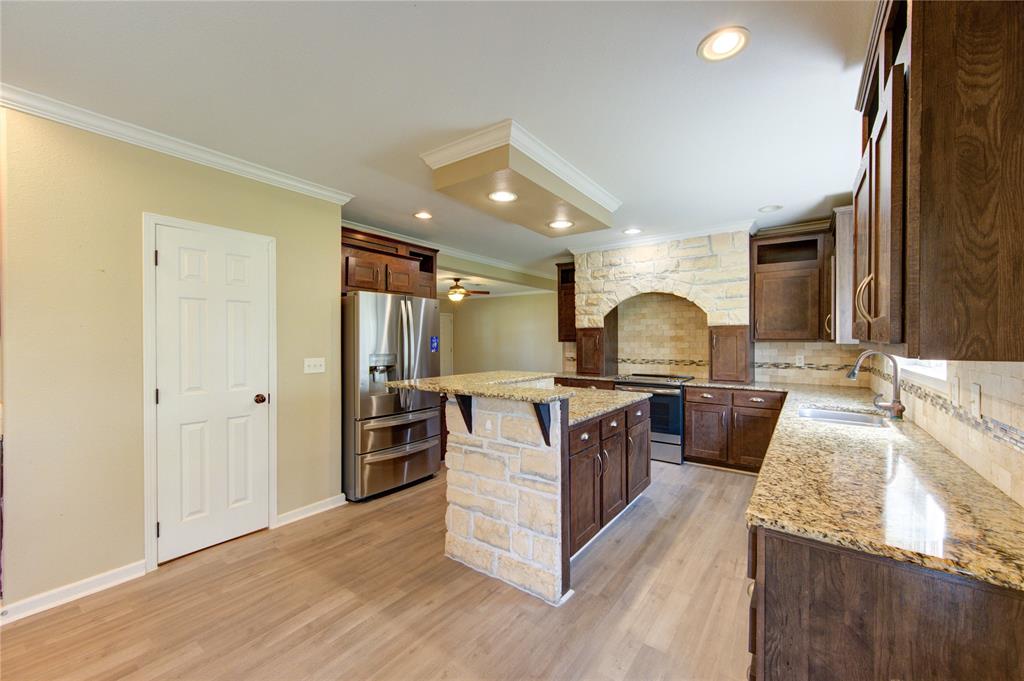 10031 N Walker Lane, Beach City, Texas image 14