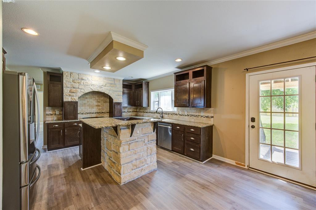 10031 N Walker Lane, Beach City, Texas image 13
