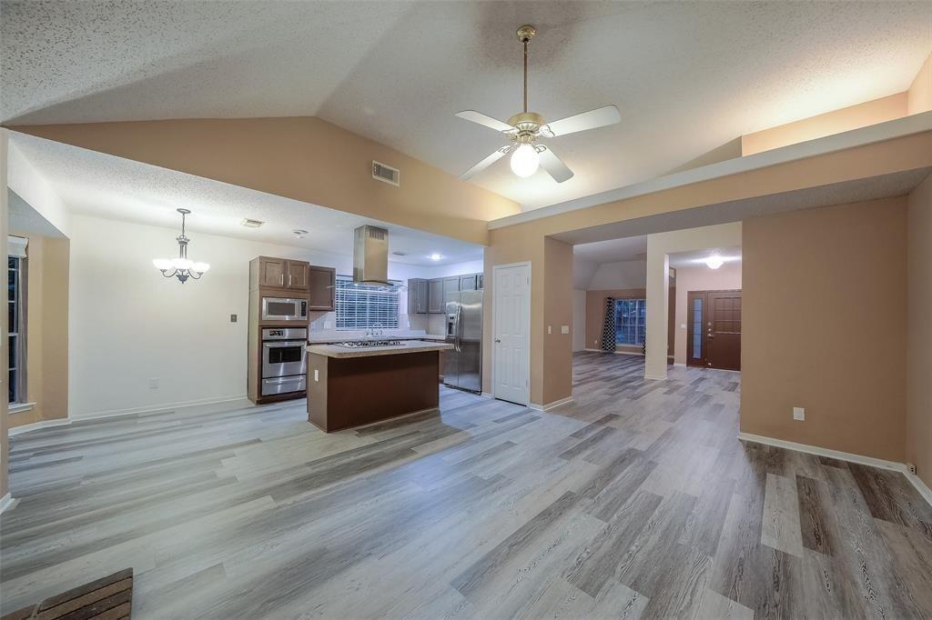 143 W Village Knoll Circle