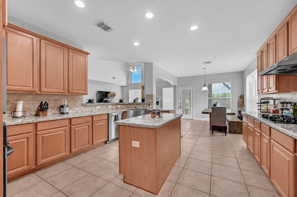 3631 Shady Bay Lane, Missouri City, Texas image 10
