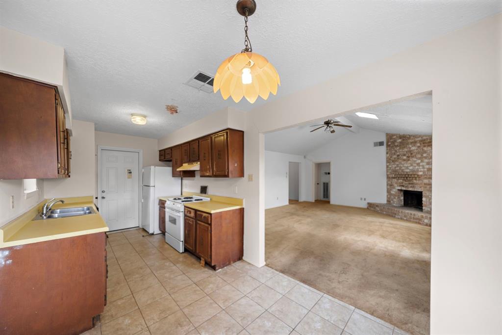 1639 Castle Creek Drive, Missouri City, Texas image 7