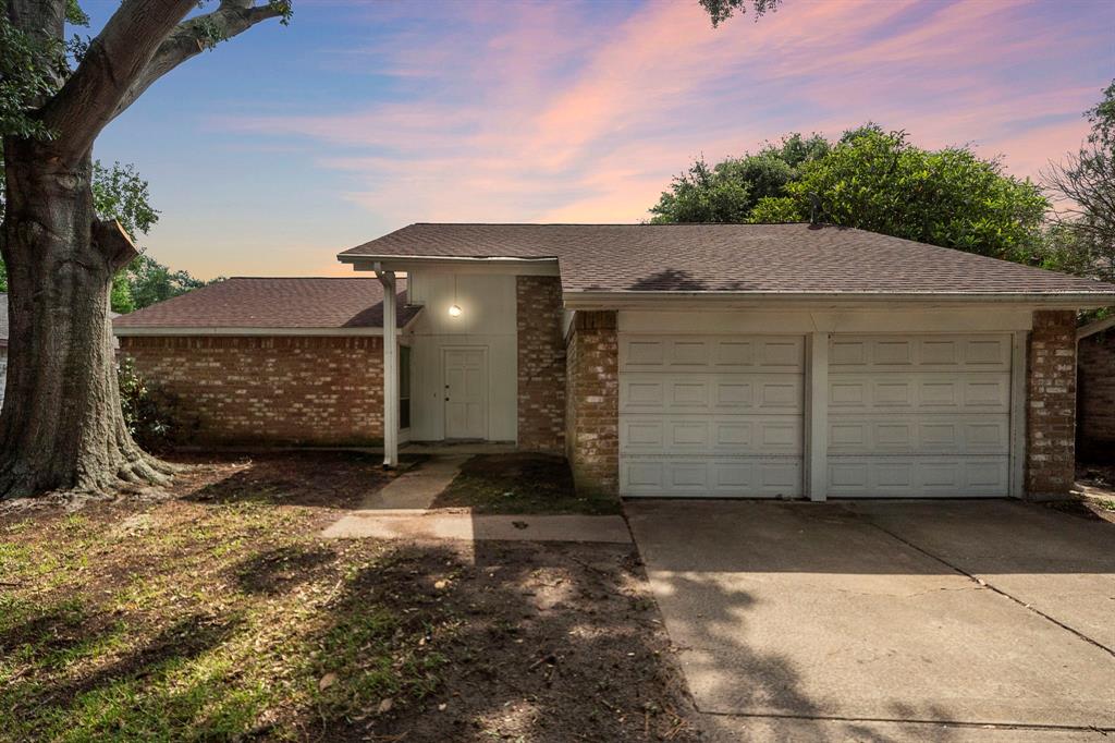1639 Castle Creek Drive, Missouri City, Texas image 2