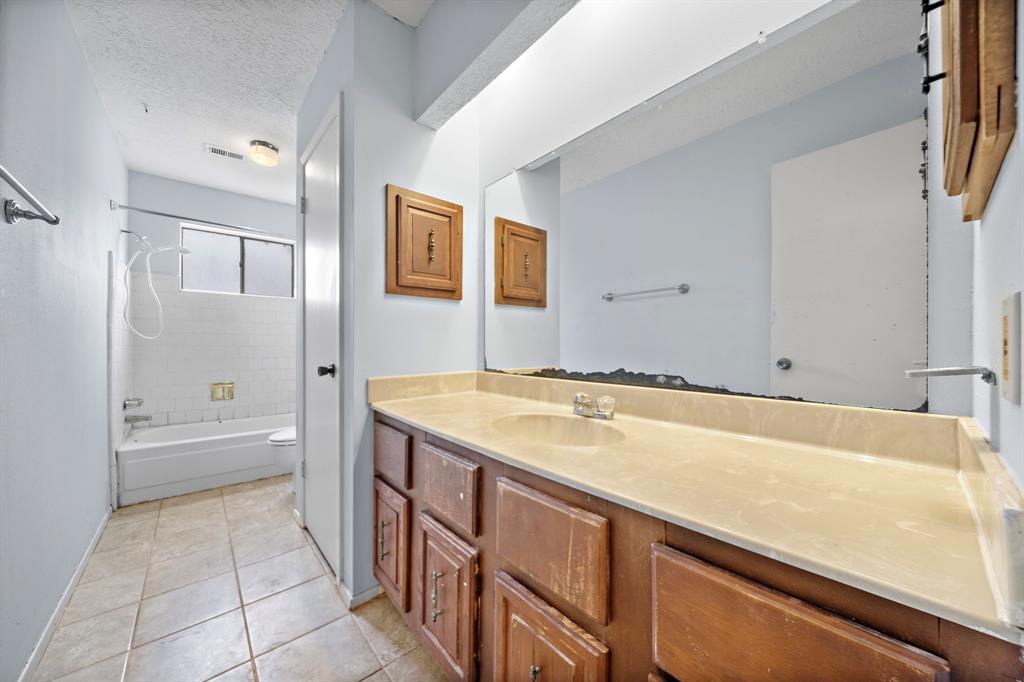 1639 Castle Creek Drive, Missouri City, Texas image 20