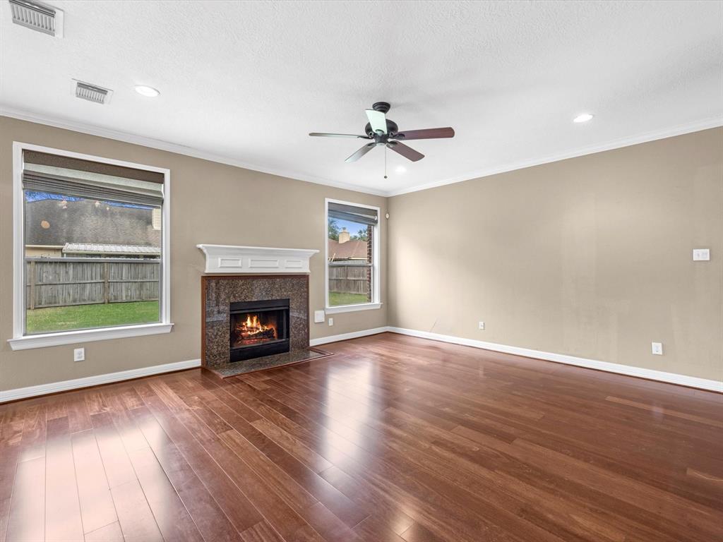 2726 Pirates Gold Circle, Friendswood, Texas image 4