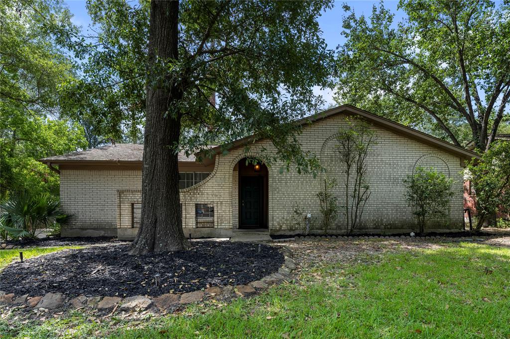 2609 Pine Shadows Drive, Huntsville, Texas image 1