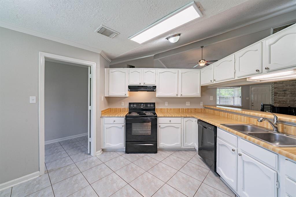 516 Aweigh Drive, Crosby, Texas image 11