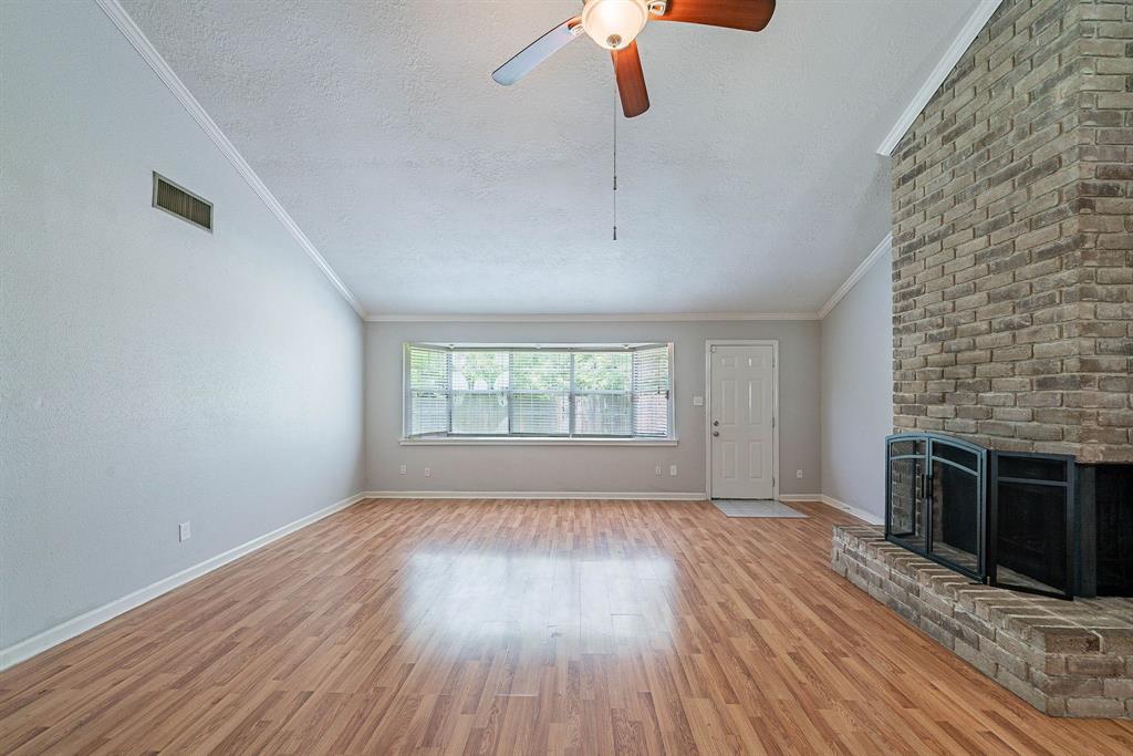 516 Aweigh Drive, Crosby, Texas image 4