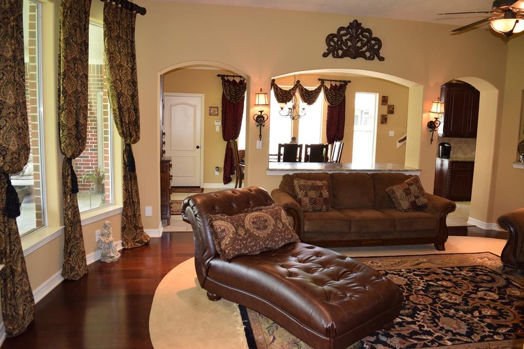 8807 Stowe Creek Lane, Missouri City, Texas image 6