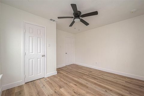 Single Family Residence in Houston TX 4726 Pease Street 32.jpg