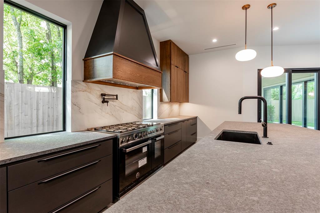 926 W 41st Street, Houston, Texas image 11