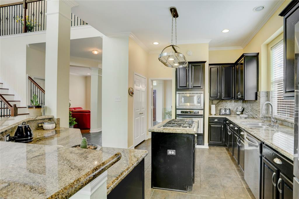 10007 Autumn Lake Trail, Pearland, Texas image 10