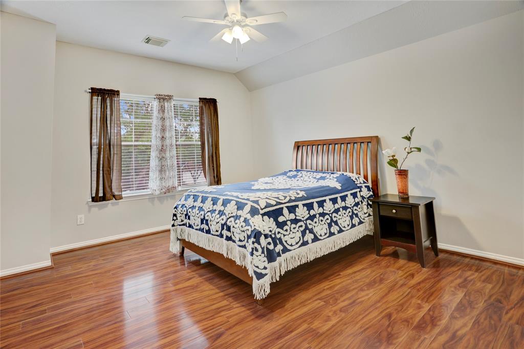10007 Autumn Lake Trail, Pearland, Texas image 19