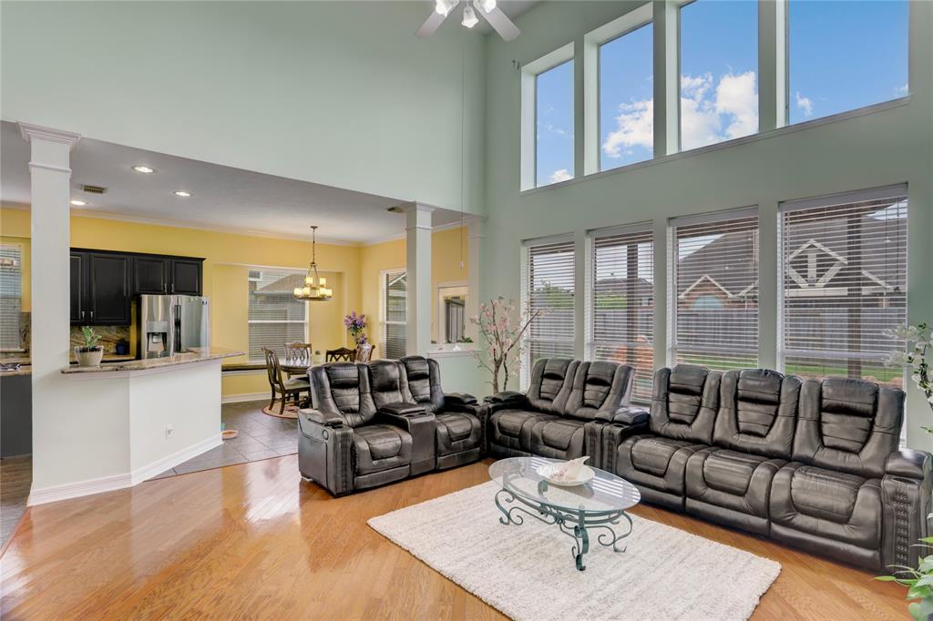 10007 Autumn Lake Trail, Pearland, Texas image 8