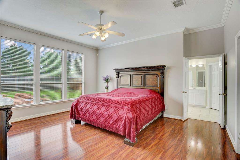 10007 Autumn Lake Trail, Pearland, Texas image 13