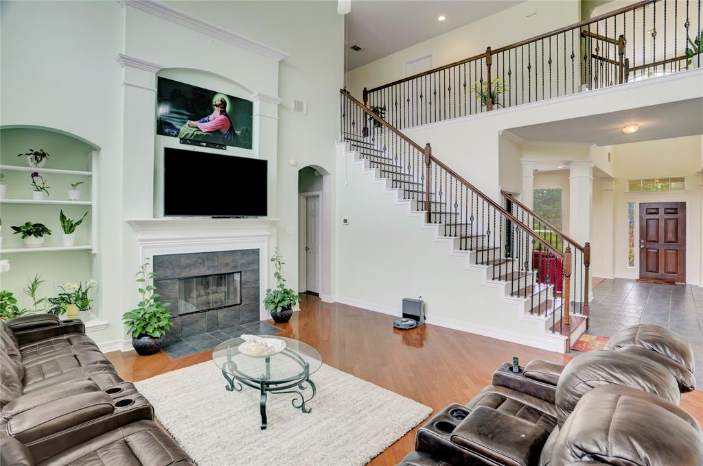 10007 Autumn Lake Trail, Pearland, Texas image 9