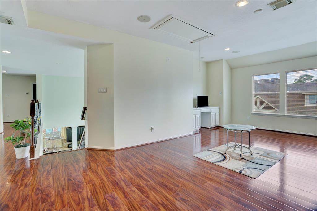 10007 Autumn Lake Trail, Pearland, Texas image 17