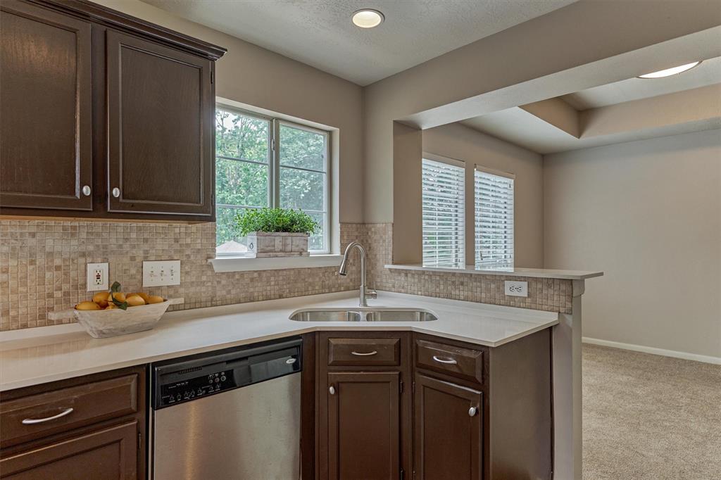 94 S Magnolia Pond Place, The Woodlands, Texas image 12