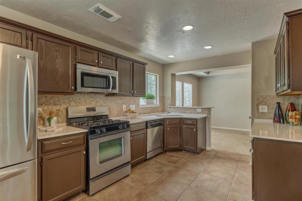 94 S Magnolia Pond Place, The Woodlands, Texas image 11