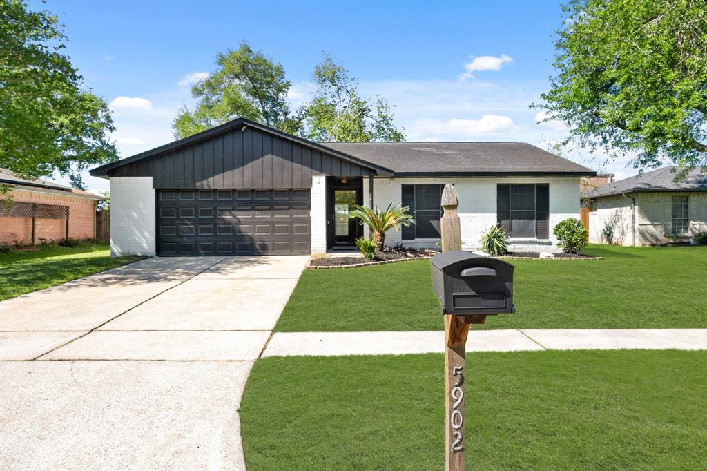 5902 Country Place, League City, Texas image 1