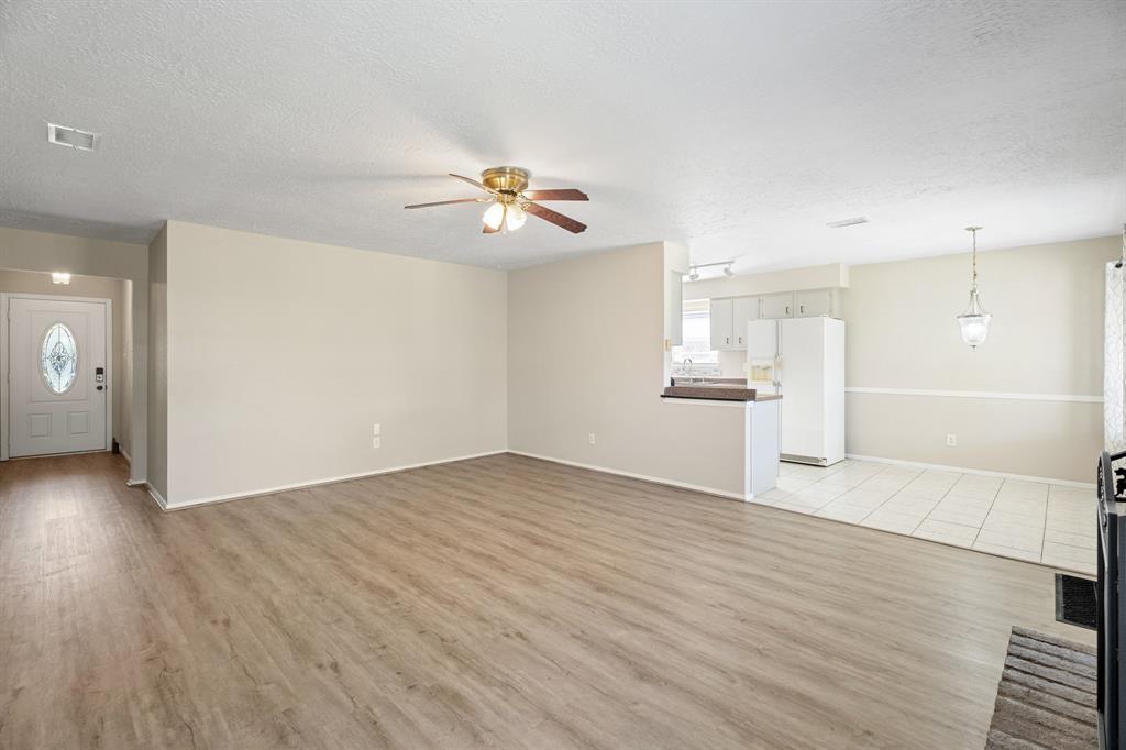5902 Country Place, League City, Texas image 4