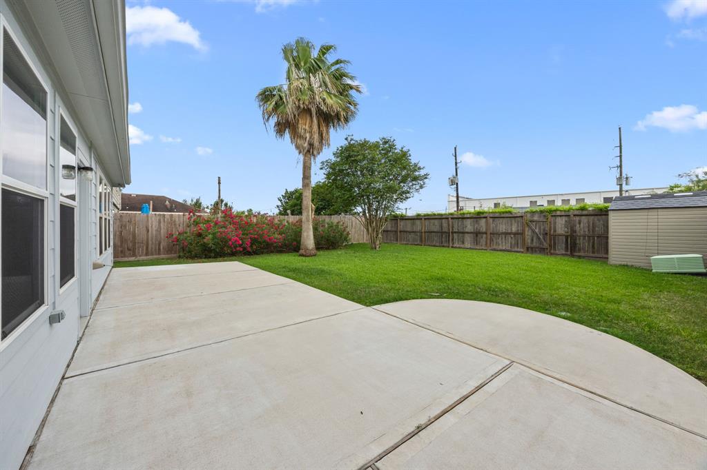 6318 Gardenspring Brook Lane, Spring, Texas image 37