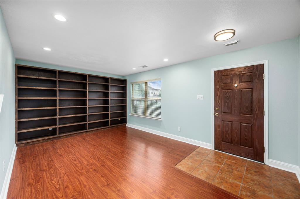 6318 Gardenspring Brook Lane, Spring, Texas image 5