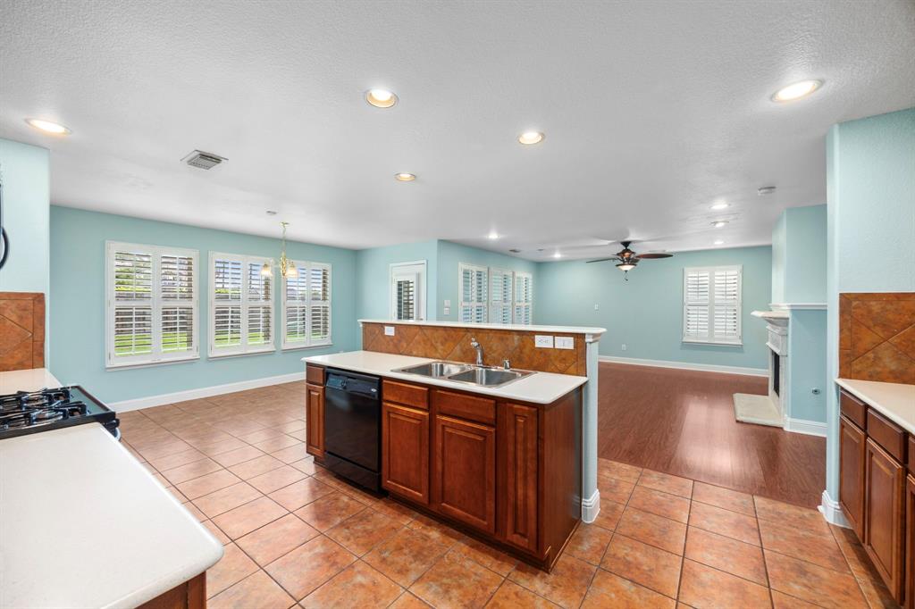 6318 Gardenspring Brook Lane, Spring, Texas image 17