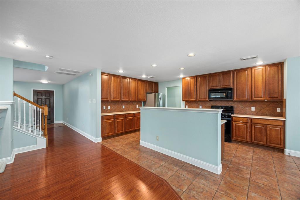 6318 Gardenspring Brook Lane, Spring, Texas image 11