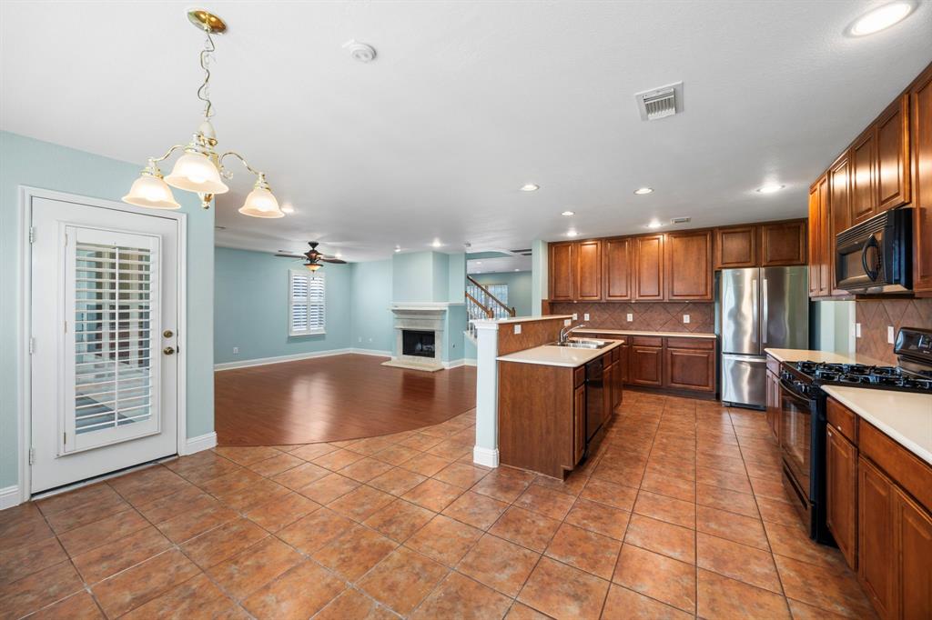 6318 Gardenspring Brook Lane, Spring, Texas image 14